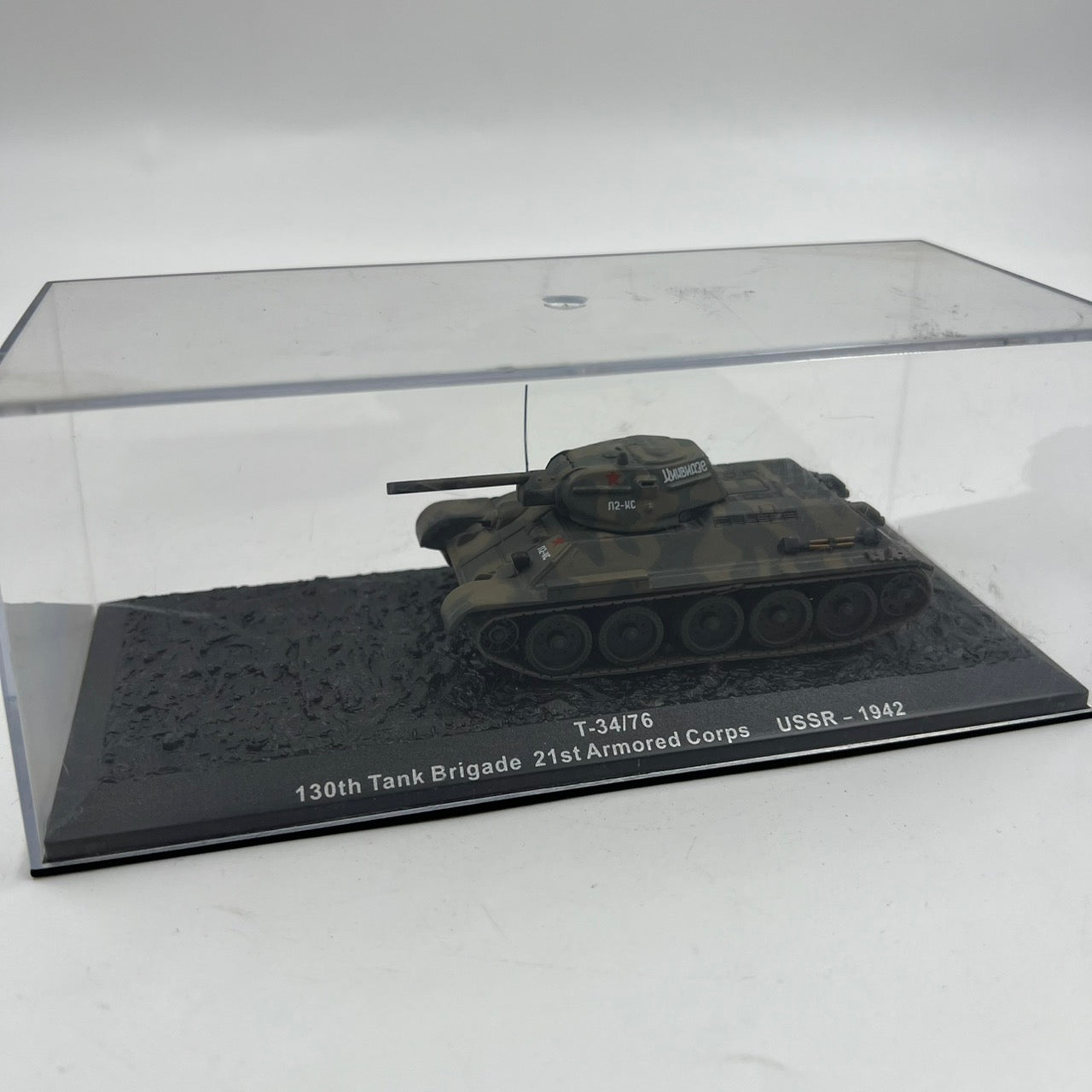 Συλλεκτικό Μοντέλο Άρματος T-34/76 USSR 1942 με Βάση Διοράματος