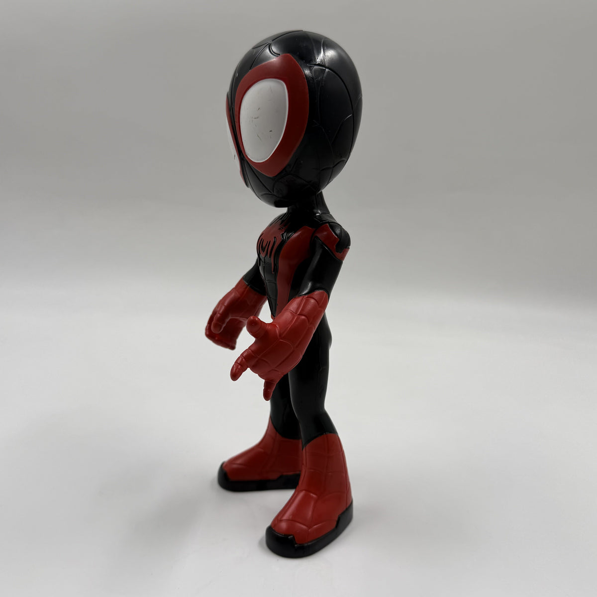 Φιγούρα Miles Morales - πλάγια όψη