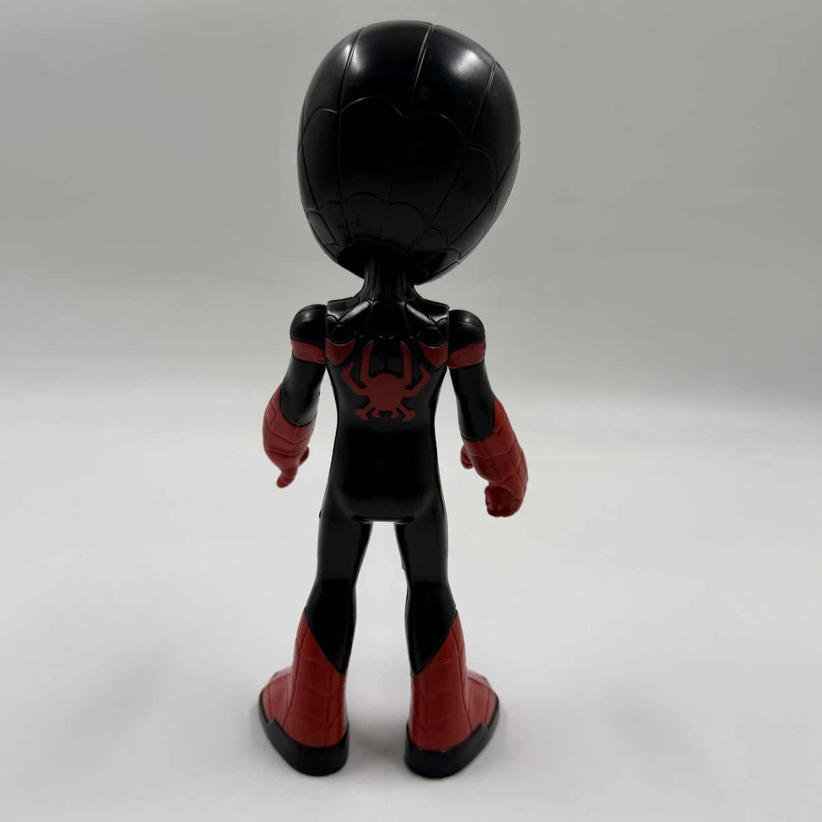 Φιγούρα Miles Morales - πίσω όψη με το σήμα της αράχνης