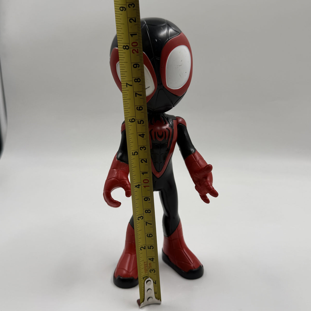 Φιγούρα Miles Morales - μέγεθος με μεζούρα, ύψος περίπου 23 cm