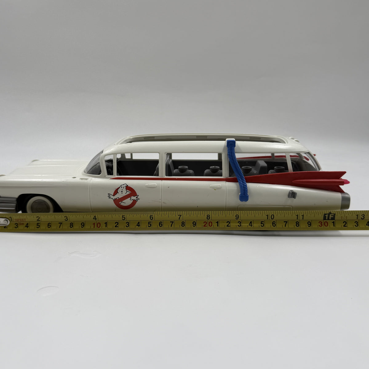 Ecto-1 Ghostbusters Playmobil 2017 - πλάγια όψη με το σήμα των Ghostbusters