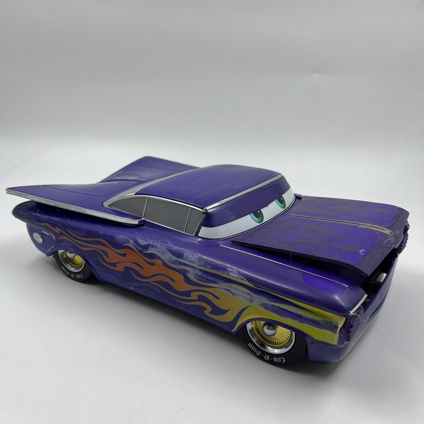 Το Disney Pixar Cars Ramone Lowrider DVD Player είναι ένα μοναδικό συλλεκτικό DVD Player του 2006 με σχεδίαση Ramone lowrider και πραγματικές λειτουργίες.