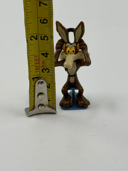 Kinder Surprise Looney Tunes Cinema 2002 Wile E. Coyote Figure