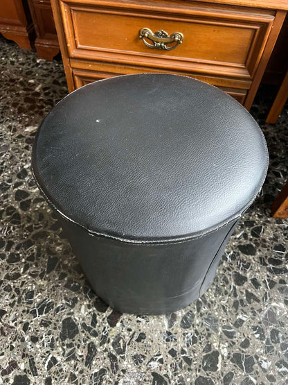 Μαύρο Κυκλικό Σκαμπό Με Δερματίνη