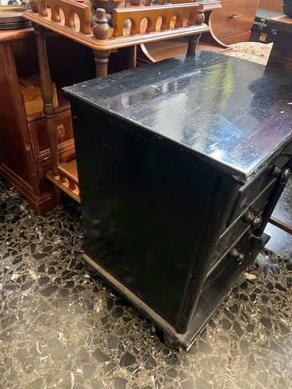 Μαύρο Κλασικό Ξύλινο Κομοδίνο