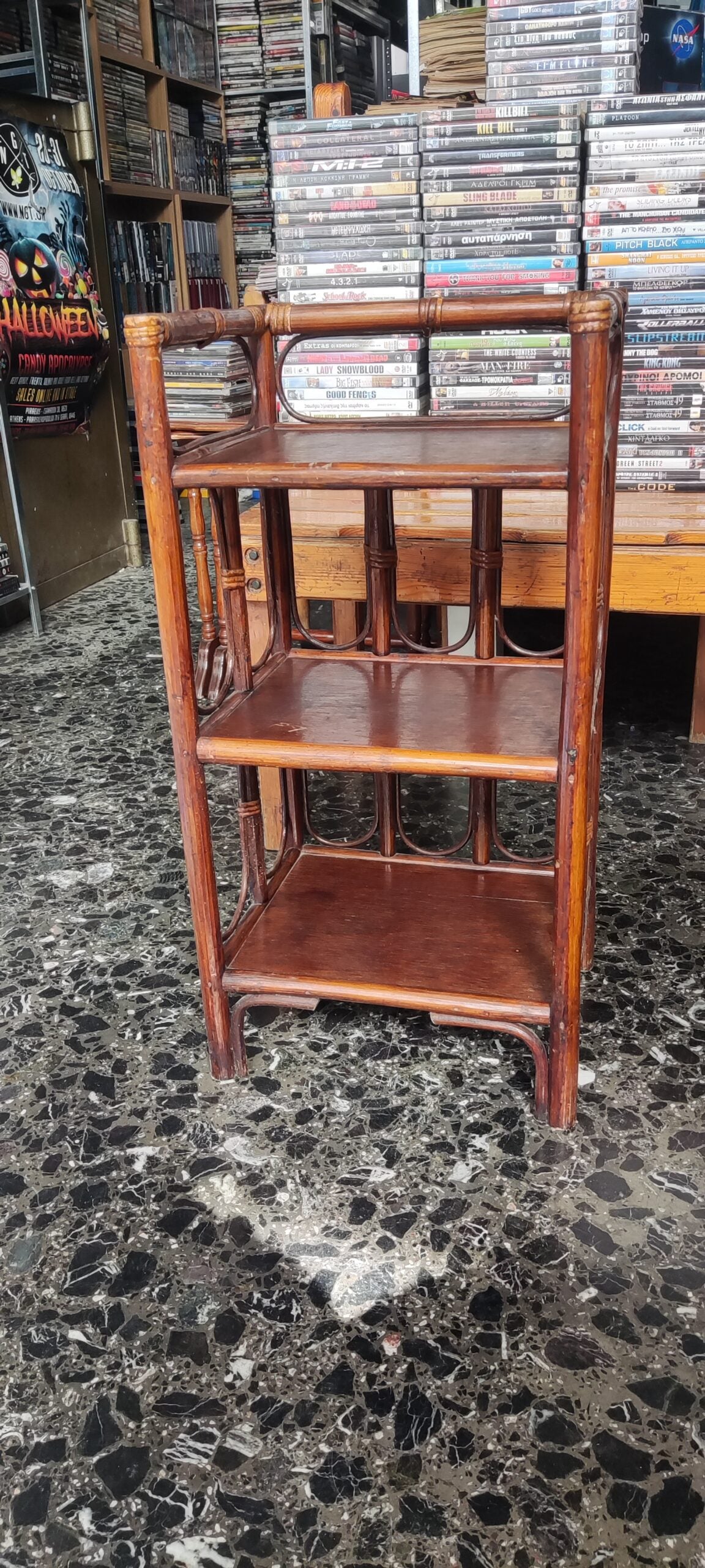 Ξύλινη Ραφιέρα Με Τρείς Βάσεις