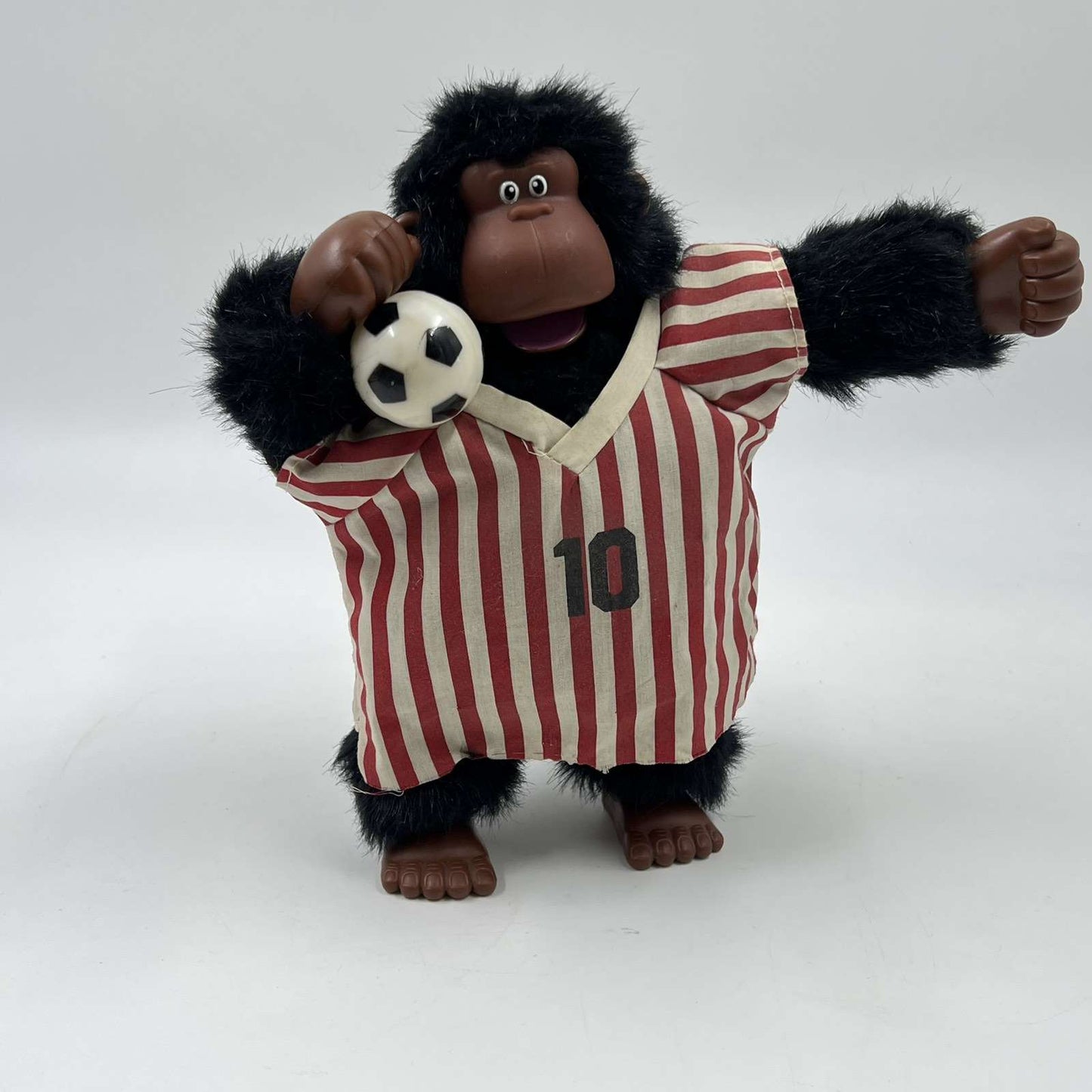 Vintage Magogo Singing Football Gorilla – Γορίλας Ποδοσφαιριστής με Μπάλα Νο.10